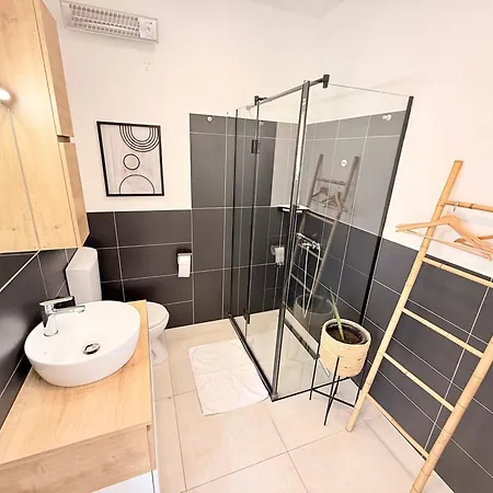 Luna Serene - Gym Rooms *