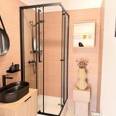 Luna Serene - Gym Apartment